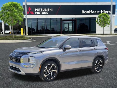 Used 2024 Mitsubishi Outlander SE Black Edition FWD image 2