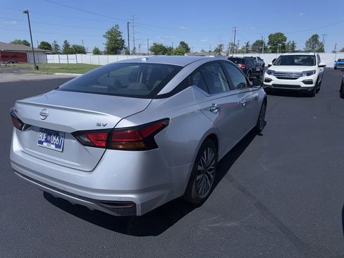 Used 2024 Nissan Altima 2.5 SV FWD image 7