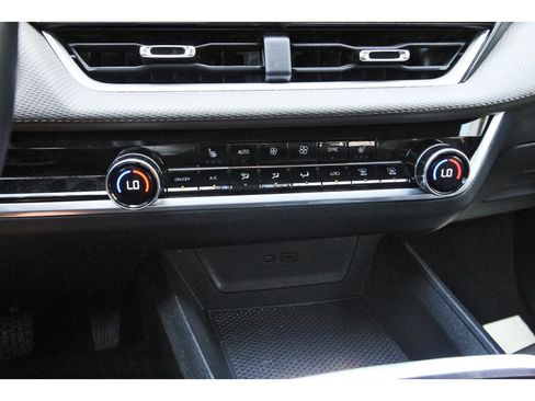 Used 2026 Chevrolet Equinox LT w/ Convenience Package II FWD image 25
