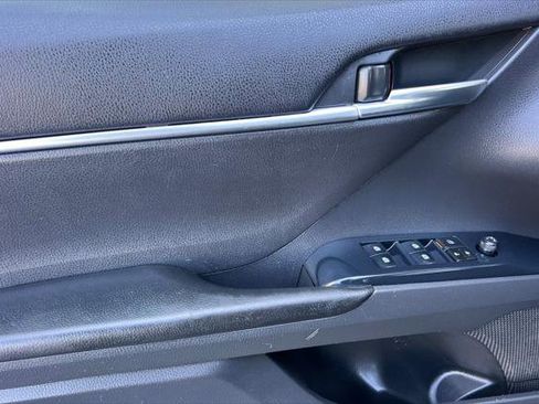 Certified 2018 Toyota Camry SE w/ Moonroof Package FWD image 12