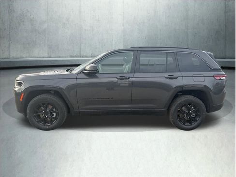 New 2026 Jeep Grand Cherokee Altitude image 3