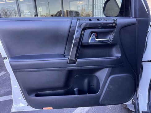 Used 2021 Toyota 4Runner Venture image 2