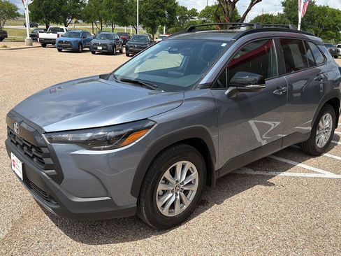 Used 2026 Toyota Corolla Cross LE w/ Moonroof Package image 7