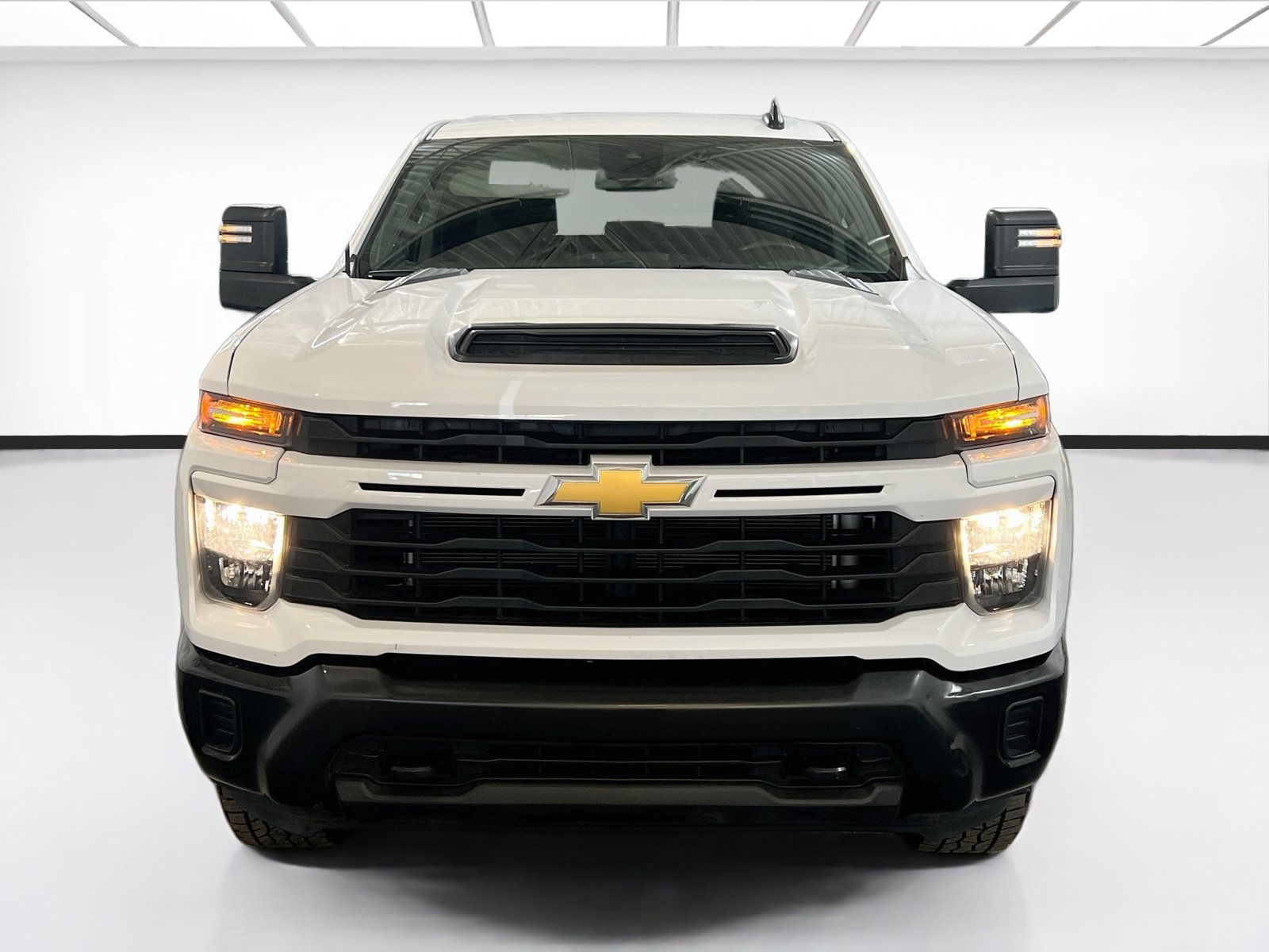 Used 2024 Chevrolet Silverado 2500 Custom w/ Custom Value Package RWD image 2