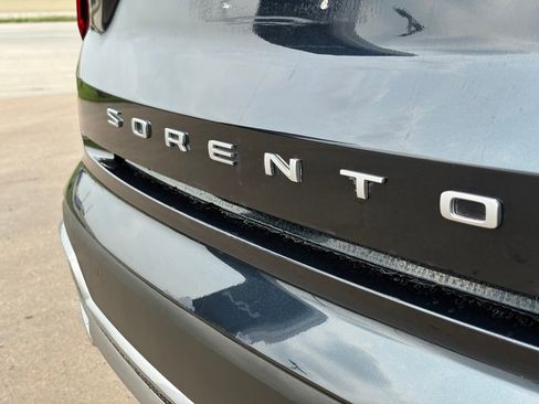 Used 2022 Kia Sorento S FWD image 11