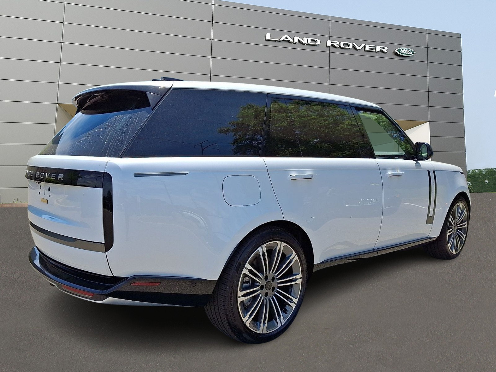 New 2026 Land Rover Range Rover Long Wheelbase SE AWD/4WD image 2