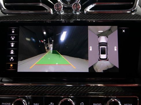 Used 2022 Bentley Bentayga image 29