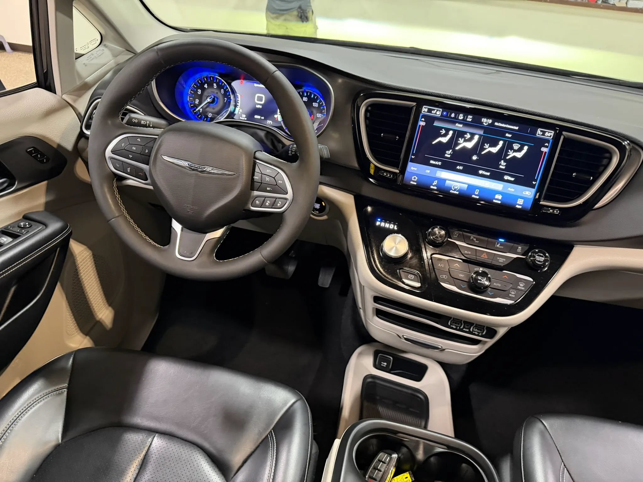 Used 2023 Chrysler Pacifica Touring-L FWD image 52
