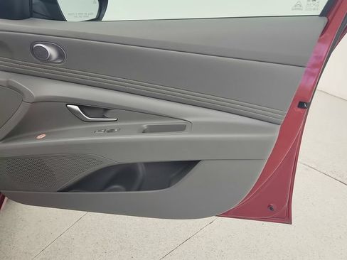 Used 2025 Hyundai Elantra SEL FWD image 31
