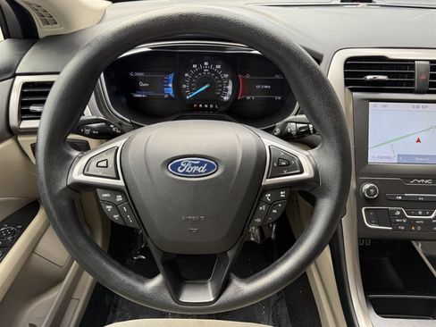Used 2020 Ford Fusion SE FWD image 23