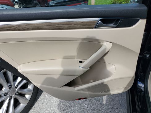 Used 2018 Volkswagen Passat 2.0T SE image 11