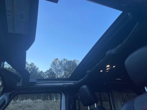 Used 2022 Jeep Wrangler Unlimited Rubicon w/ Trailer Tow Package image 22