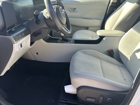 Used 2025 Hyundai Kona SEL image 9