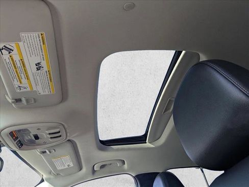 Certified 2024 Chevrolet Trax LT w/ Sunroof Package image 15