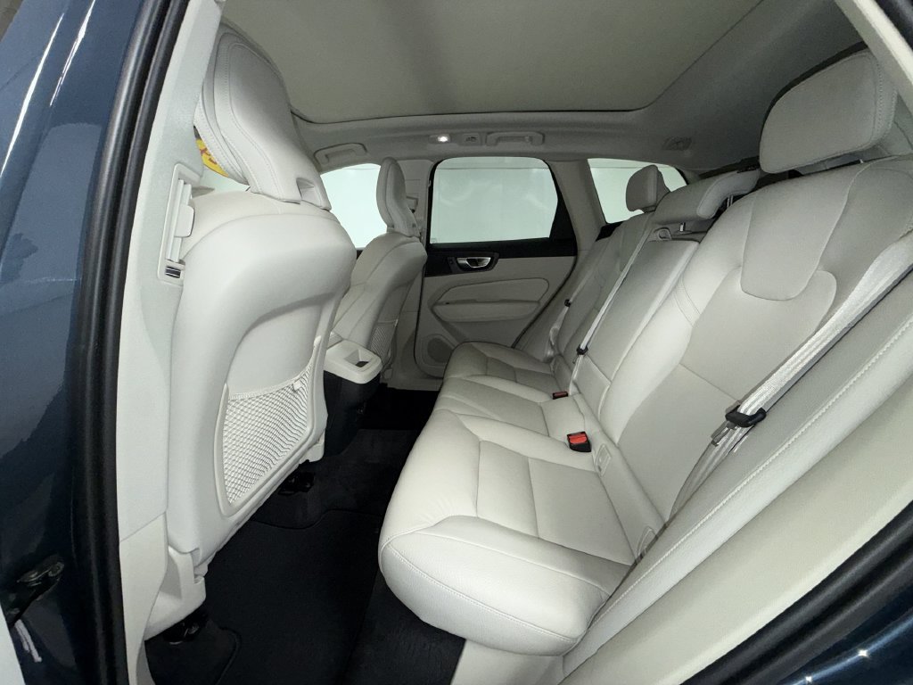 Used 2024 Volvo XC60 B5 Core AWD/4WD image 13
