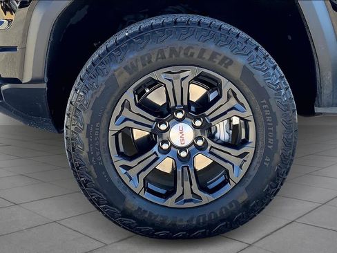 Used 2024 GMC Canyon Elevation w/ Elevation Premium Package image 11