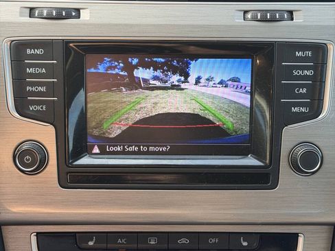 Used 2015 Volkswagen Golf S FWD image 17