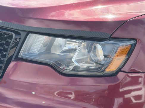 Used 2019 Jeep Grand Cherokee Altitude image 9