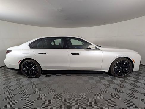 Used 2023 BMW i7 xDrive60 w/ Executive Package 2 AWD/4WD image 8
