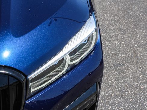 Used 2022 BMW M760i xDrive AWD/4WD image 10