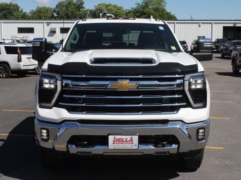 Used 2024 Chevrolet Silverado 3500 LTZ w/ LTZ Convenience Package AWD/4WD image 2
