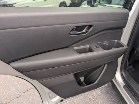 New 2025 Nissan Pathfinder SV image 11