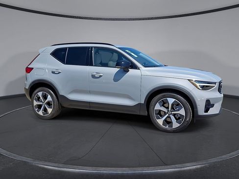 New 2026 Volvo XC40 B5 Plus w/ Protection Package Premier AWD/4WD image 6