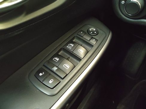 Used 2020 Jeep Cherokee Latitude FWD image 27