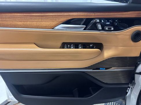 Used 2023 Jeep Grand Wagoneer Series III AWD/4WD image 4