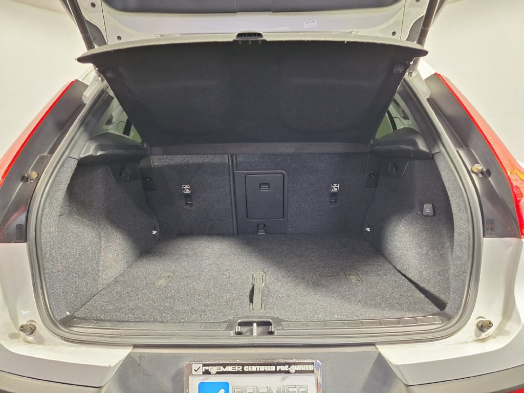 Used 2022 Volvo XC40 T5 Momentum AWD/4WD image 23