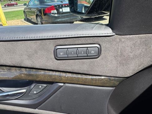 Used 2019 Cadillac Escalade ESV Platinum AWD/4WD image 17