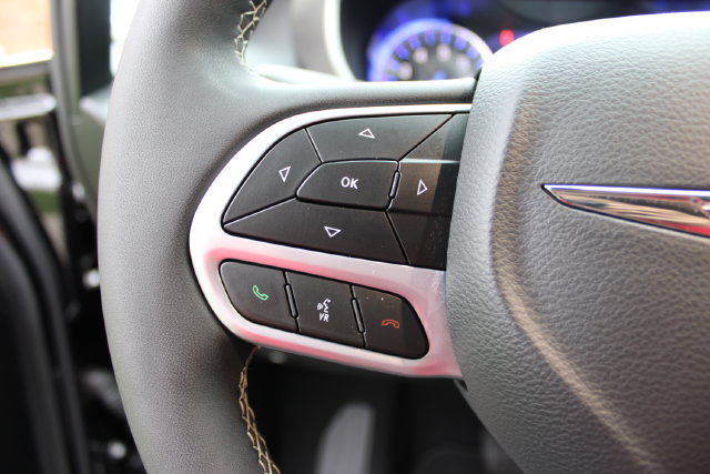 Used 2025 Chrysler Voyager LX FWD image 13