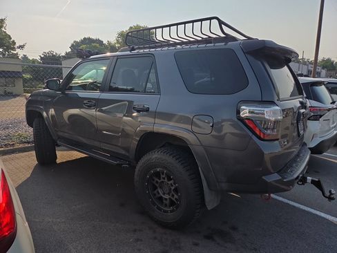 Used 2021 Toyota 4Runner Venture w/ Moonroof Package AWD/4WD image 6