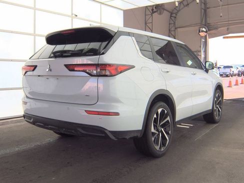 Used 2024 Mitsubishi Outlander SE image 4
