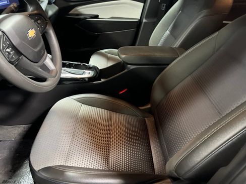 Used 2025 Chevrolet Trax LT FWD image 19