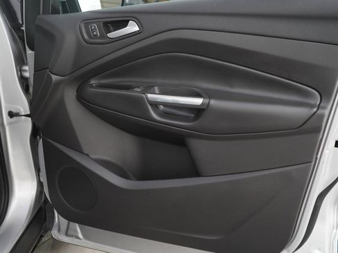 Used 2018 Ford Escape SE w/ Ford Safe & Smart Package FWD image 9