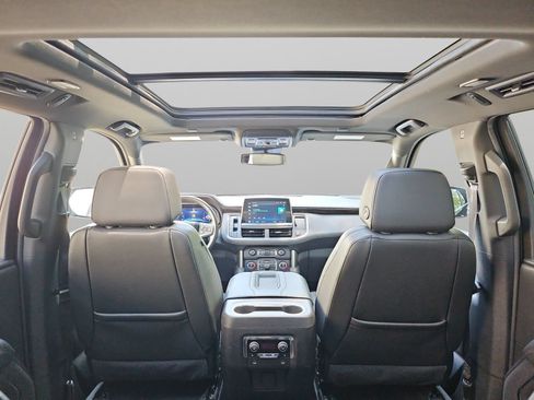 Used 2024 Chevrolet Suburban Z71 w/ Luxury Package AWD/4WD image 40