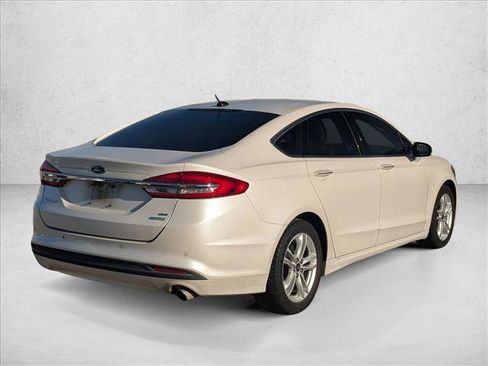 Used 2018 Ford Fusion SE w/ Fusion SE Technology Package image 5