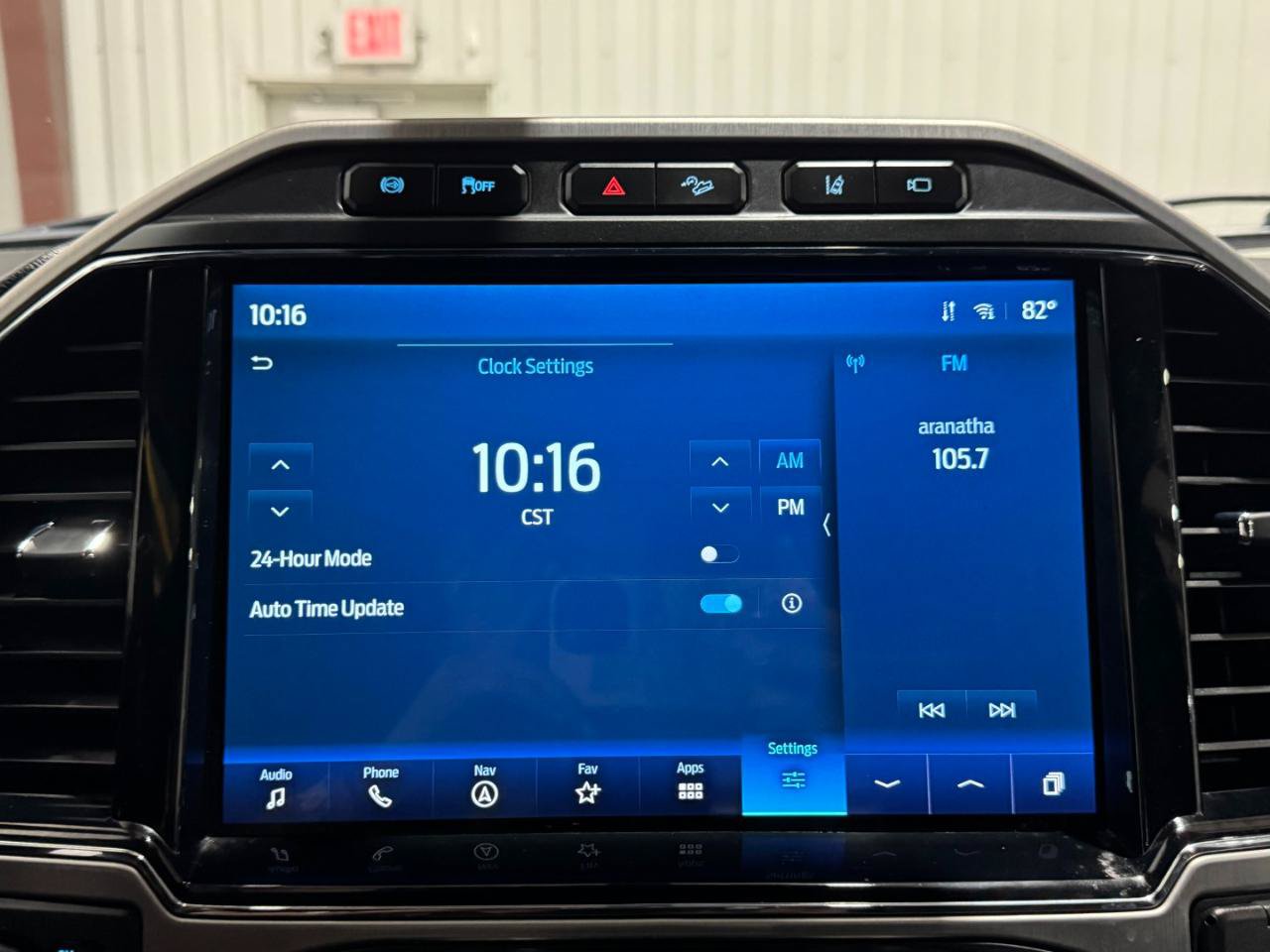 Used 2022 Ford F450 Platinum w/ FX4 Off-Road Package AWD/4WD image 46