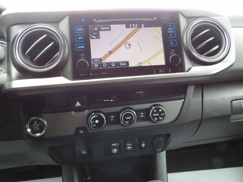 Used 2018 Toyota Tacoma TRD Sport image 23