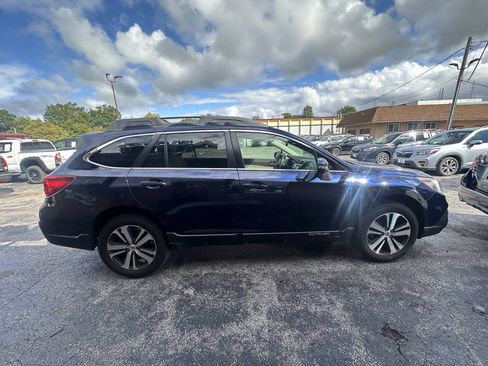 Used 2018 Subaru Outback 3.6R Limited AWD/4WD image 6