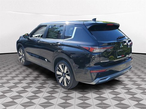 New 2026 Mitsubishi Outlander SE image 4