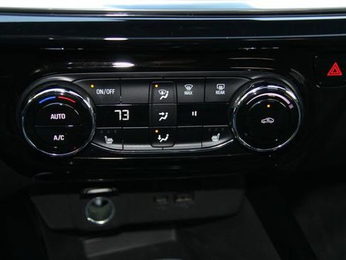 Used 2024 Chevrolet Trax RS w/ Sunroof Package FWD image 30