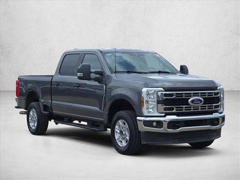 Used 2025 Ford F250 XLT AWD/4WD image 3
