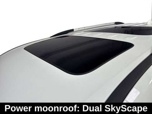 Used 2023 Chevrolet Traverse High Country image 12