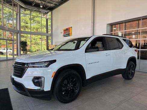 Used 2023 Chevrolet Traverse LS w/ Midnight/Sport Edition image 3