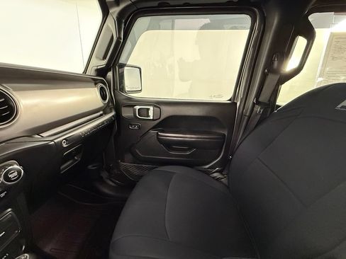 Used 2018 Jeep Wrangler Unlimited Sport S AWD/4WD image 16