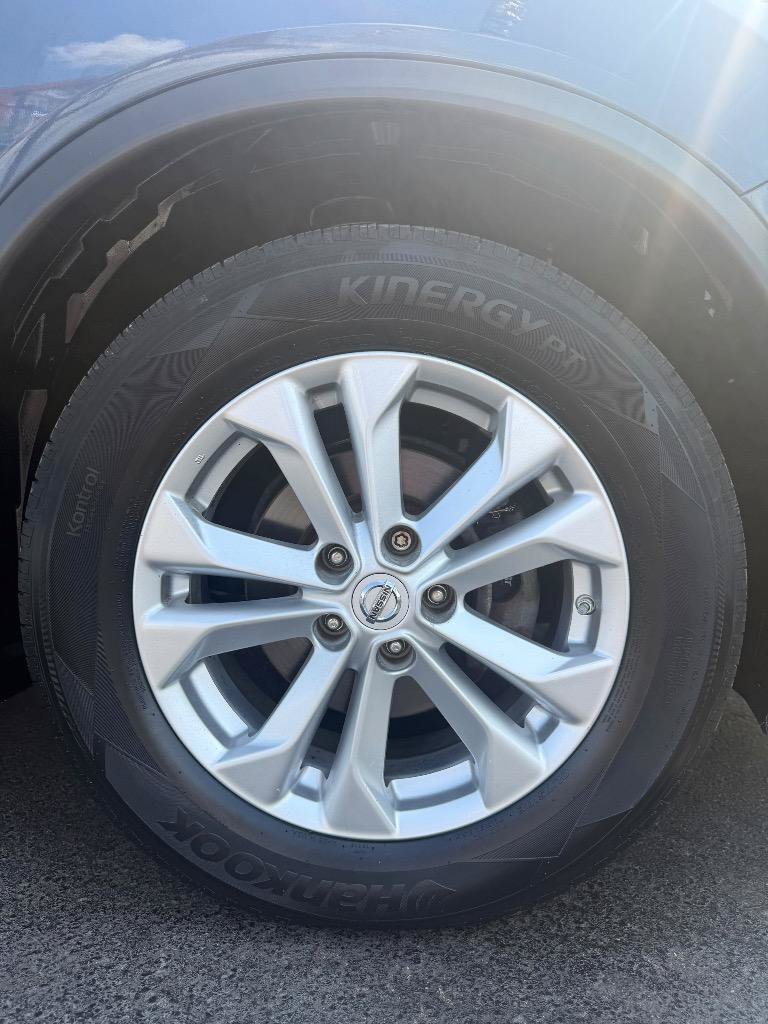 Used 2015 Nissan Rogue SV w/ SV Premium Package AWD/4WD image 34
