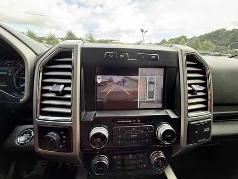 Used 2015 Ford F150 Lariat w/ Equipment Group 502A Luxury image 27