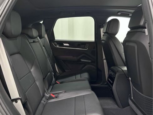 Used 2025 Porsche Cayenne image 21